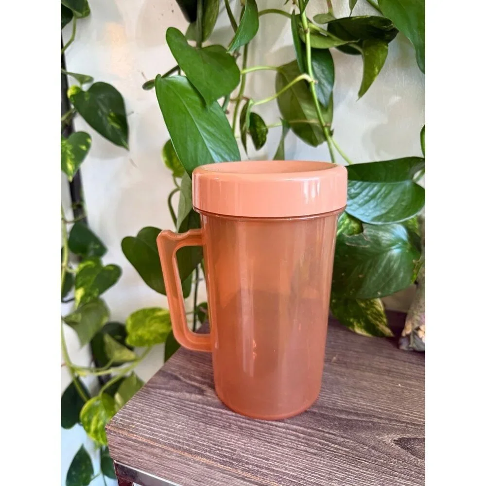 Vintage Peach Plastic Mug with Lid – No Straw